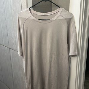 Lululemon very light purple workout tee (men’s medium)